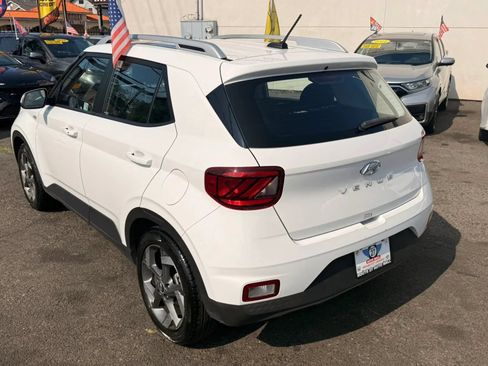 Used 2025 Hyundai Venue SEL FWD image 5
