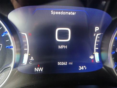 Used 2024 Chrysler Pacifica Touring-L image 19