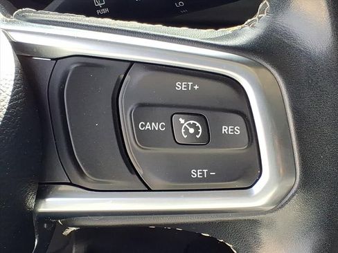Used 2019 Jeep Wrangler Unlimited Sahara image 21
