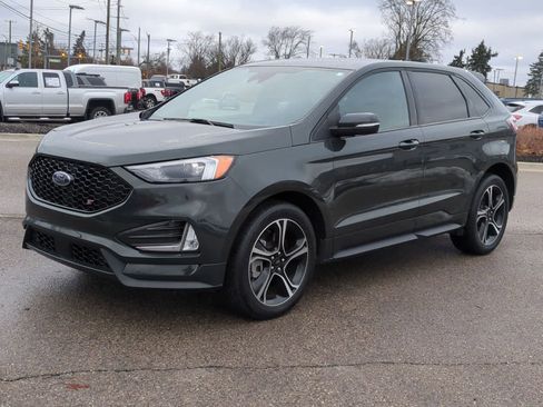 Used 2023 Ford Edge ST image 4