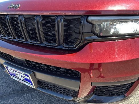 Used 2024 Jeep Grand Cherokee L Laredo AWD/4WD image 9