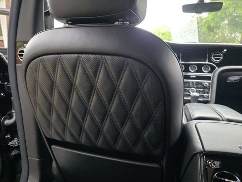 Used 2017 Bentley Mulsanne RWD image 95