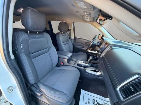 Used 2022 Nissan Frontier SV w/ Graphics Package RWD image 17