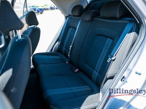 Used 2025 Hyundai Venue SEL FWD image 11