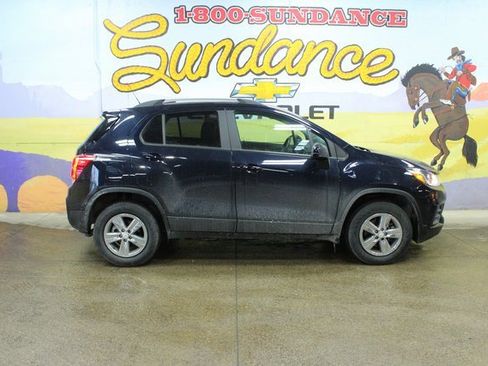 Used 2022 Chevrolet Trax LT w/ LT Convenience Package image 1