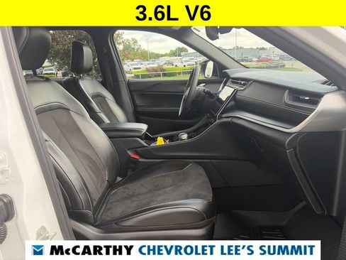 Used 2023 Jeep Grand Cherokee Altitude AWD/4WD image 24