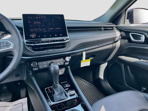 New 2026 Jeep Compass Latitude AWD/4WD image 21