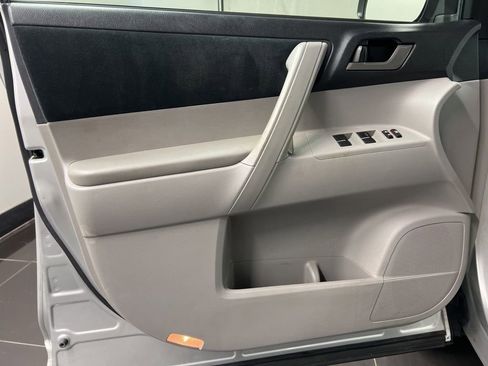 Used 2013 Toyota Highlander Plus image 24
