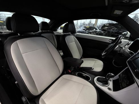 Used 2018 Volkswagen Beetle 2.0T SE image 31