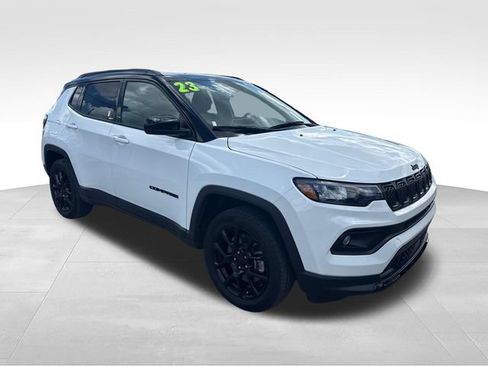 Used 2023 Jeep Compass Latitude w/ Sun and Sound Group AWD/4WD image 7