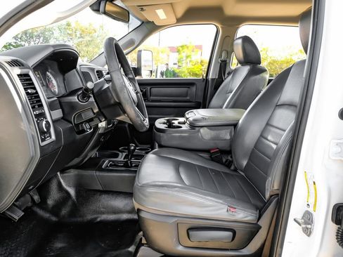 Used 2018 RAM 2500 Tradesman w/ Chrome Appearance Group image 4