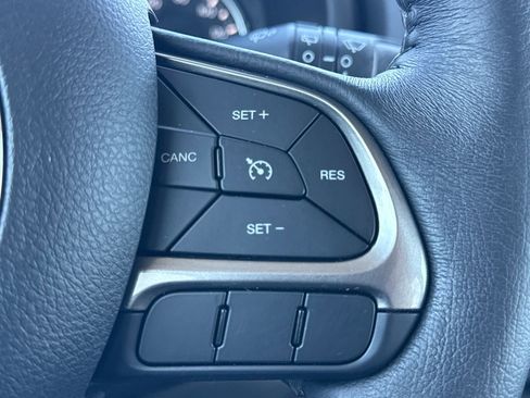 Used 2022 Jeep Renegade Latitude w/ Convenience Group AWD/4WD image 30