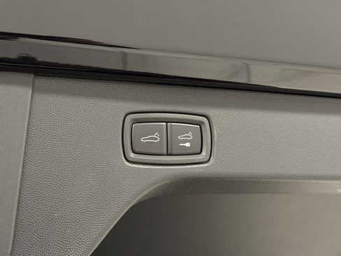 Certified 2025 Porsche Macan 4 Electric image 63