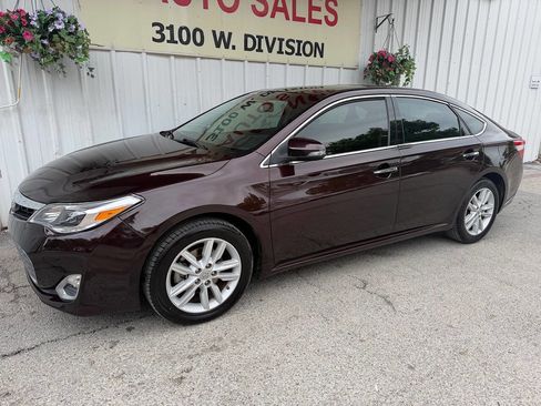 Used 2013 Toyota Avalon XLE Premium image 2