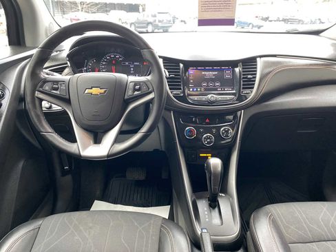 Used 2021 Chevrolet Trax LT w/ Driver Confidence Package image 8