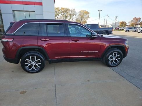 Used 2024 Jeep Grand Cherokee Limited image 9