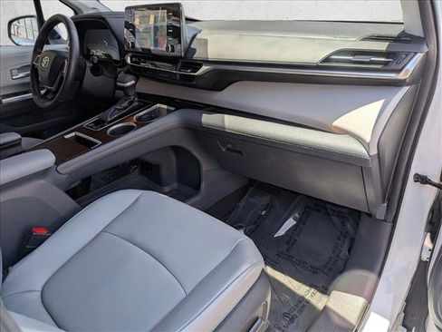 Certified 2022 Toyota Sienna XLE w/ XLE Plus Package FWD image 23