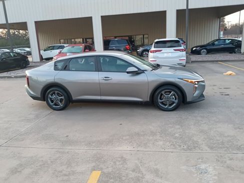 Used 2025 Kia K4 LXS image 4