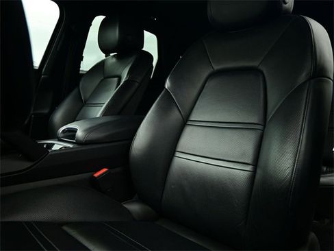 Used 2020 Porsche Cayenne S image 25