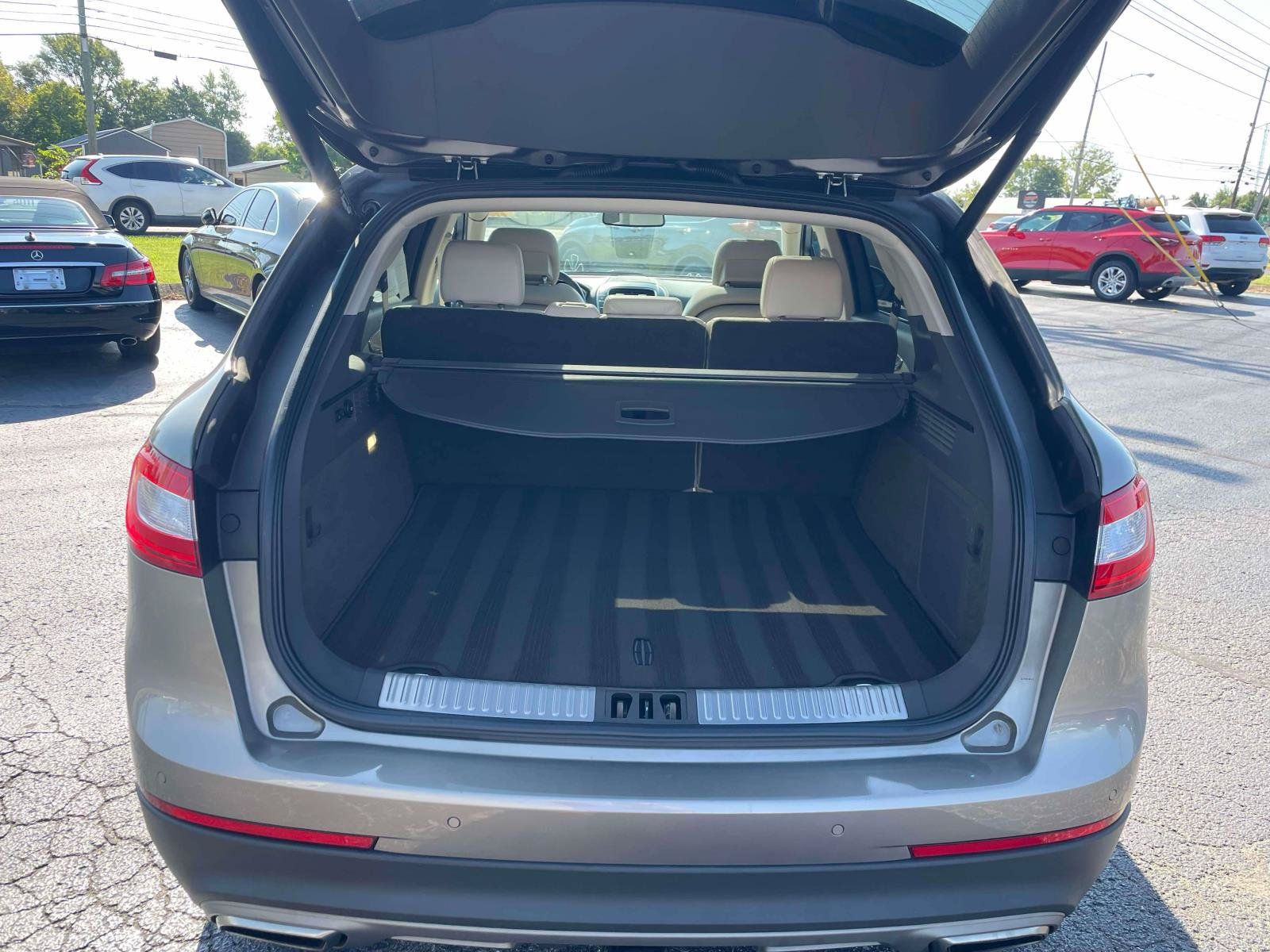 Used 2016 Lincoln MKX Reserve w/ Technology Package AWD/4WD image 6