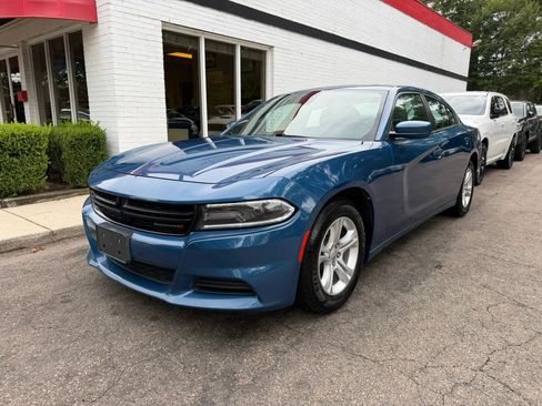 Used 2021 Dodge Charger SXT w/ Leather Interior Group RWD image 2