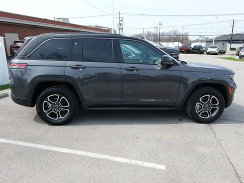 Used 2022 Jeep Grand Cherokee Trailhawk w/ ADV Protech Group II AWD/4WD image 2