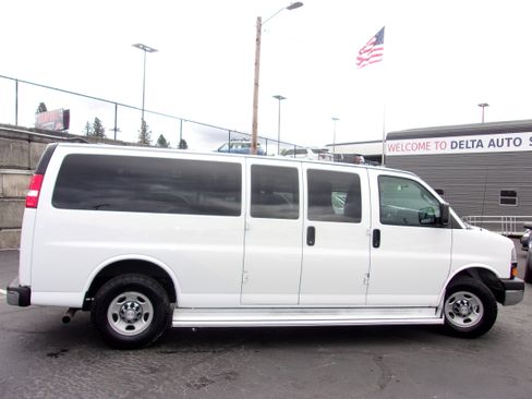 Used 2016 Chevrolet Express 3500 LT w/ LT Preferred Equipment Group image 3