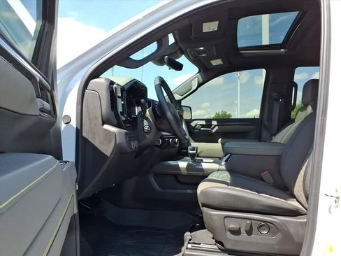Used 2025 Chevrolet Silverado 1500 ZR2 w/ Technology Package AWD/4WD image 15