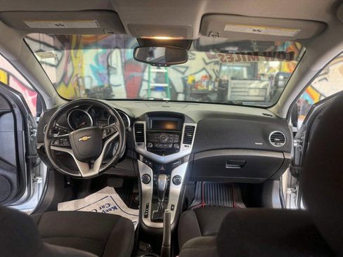 Used 2013 Chevrolet Cruze LT image 14