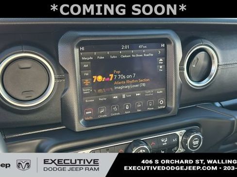 Used 2022 Jeep Wrangler Unlimited Sahara w/ Cold Weather Group AWD/4WD image 14