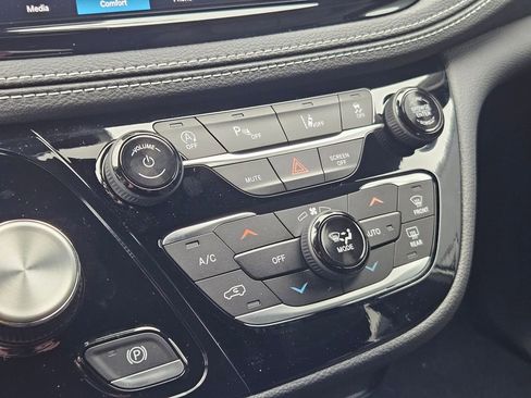 New 2026 Chrysler Pacifica Select image 33