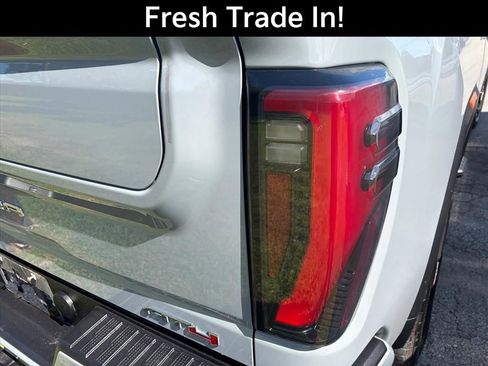 Used 2025 GMC Sierra 2500 AT4 w/ AT4 Premium Plus Package image 9
