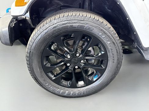 Used 2023 Jeep Wrangler Unlimited Sahara AWD/4WD image 38