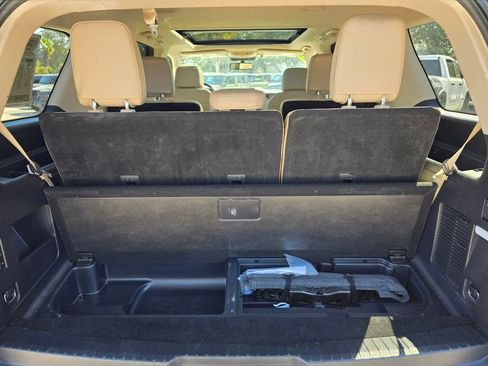 Used 2022 Ford Expedition Limited image 44