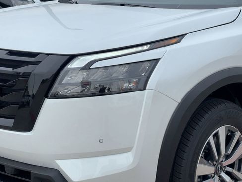 New 2025 Nissan Pathfinder SL w/ Black Appearance Package image 11