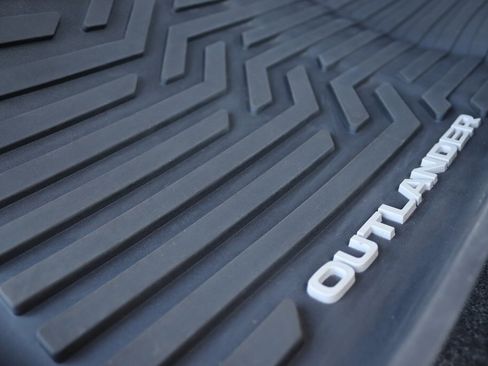 Used 2025 Mitsubishi Outlander SEL image 27