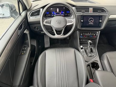 Used 2023 Volkswagen Tiguan SE FWD image 14