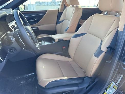 Used 2025 Lexus ES 300h w/ Premium Package image 11