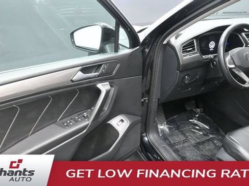 Used 2024 Volkswagen Tiguan SE FWD image 18