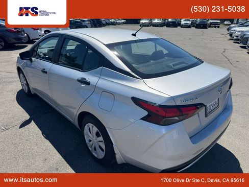 Used 2021 Nissan Versa S FWD image 3