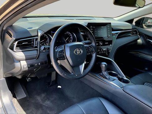 Used 2021 Toyota Camry SE FWD image 18