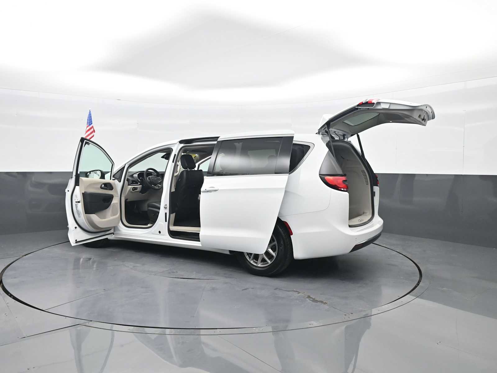 Used 2023 Chrysler Pacifica Touring-L FWD image 44
