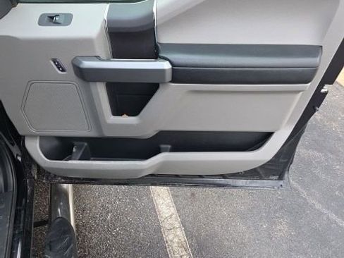 Used 2016 Ford F150 XLT image 12