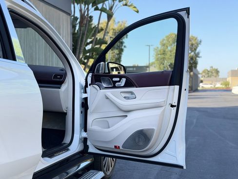 Used 2021 Mercedes-Benz Maybach GLS 600 4MATIC image 27