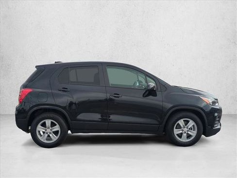 Used 2022 Chevrolet Trax LS w/ Tint and Cruise Package image 4