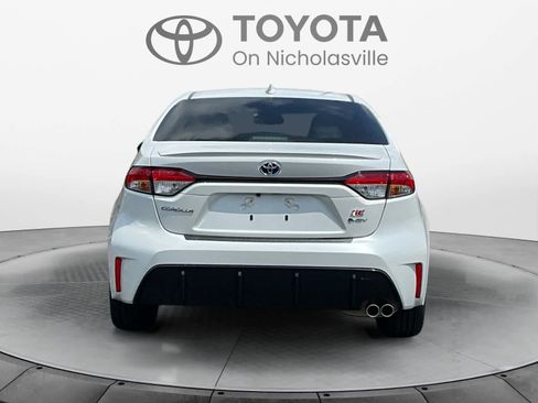 Used 2025 Toyota Corolla SE FWD image 4