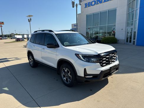 Used 2022 Honda Passport TrailSport image 3