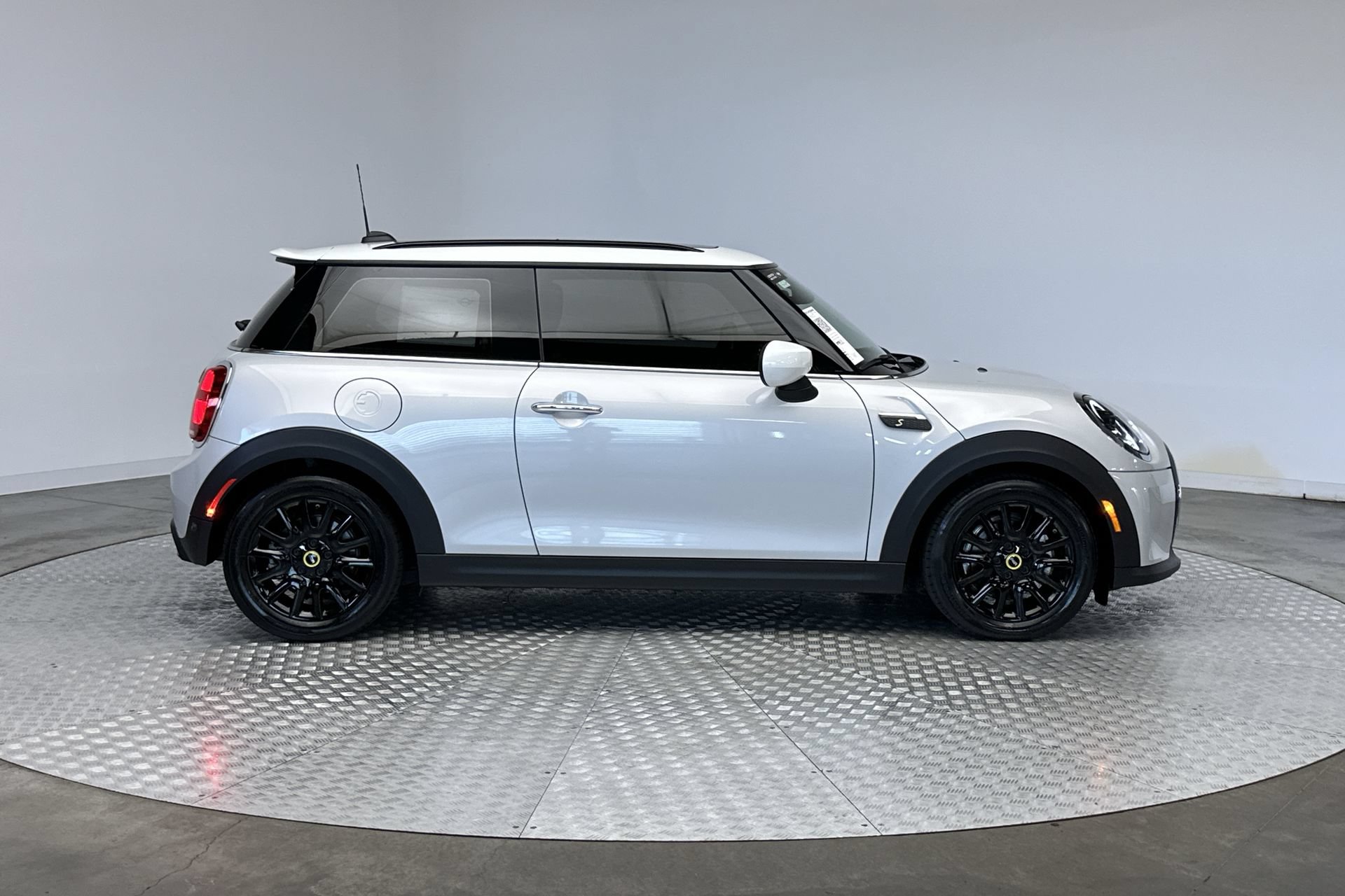 Used 2023 MINI Cooper SE FWD image 10
