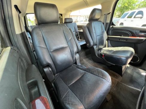 Used 2012 Cadillac Escalade ESV Luxury RWD image 13