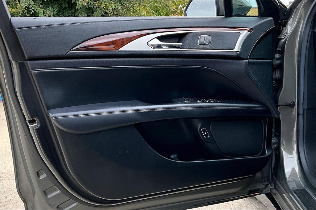 Used 2017 Lincoln MKZ Reserve FWD image 21